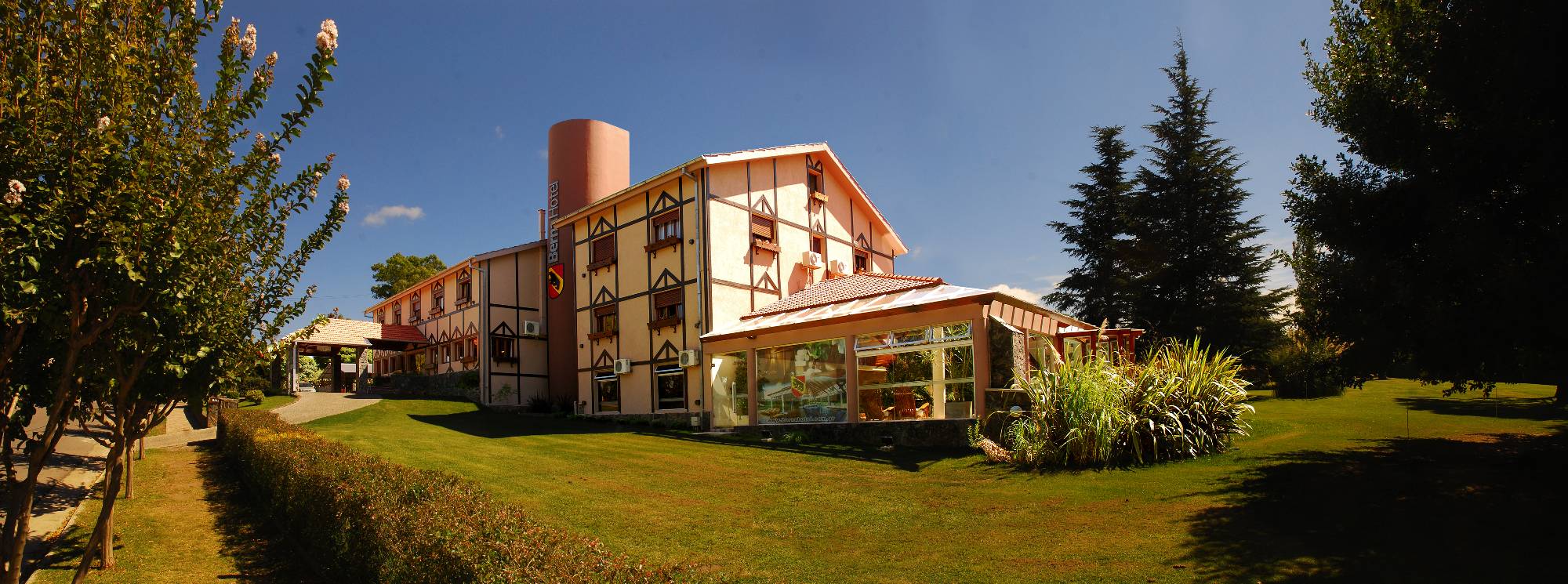 Desconexión total, confort y hospitalidad serrana en un entorno único.