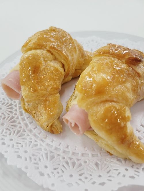 Croissant with ham and cheese